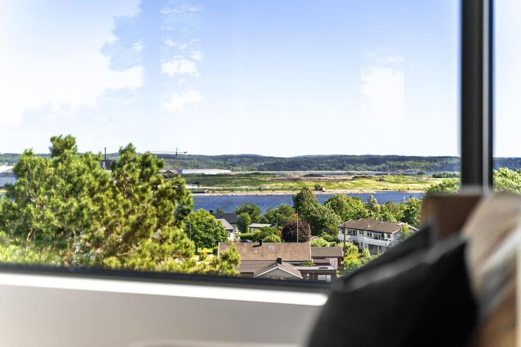Idyllisk Sted Pa Toppen Av Alshus , * Krakeroy