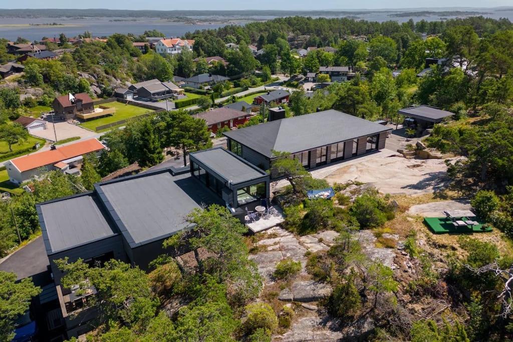 Idyllisk Sted Pa Toppen Av Alshus , *