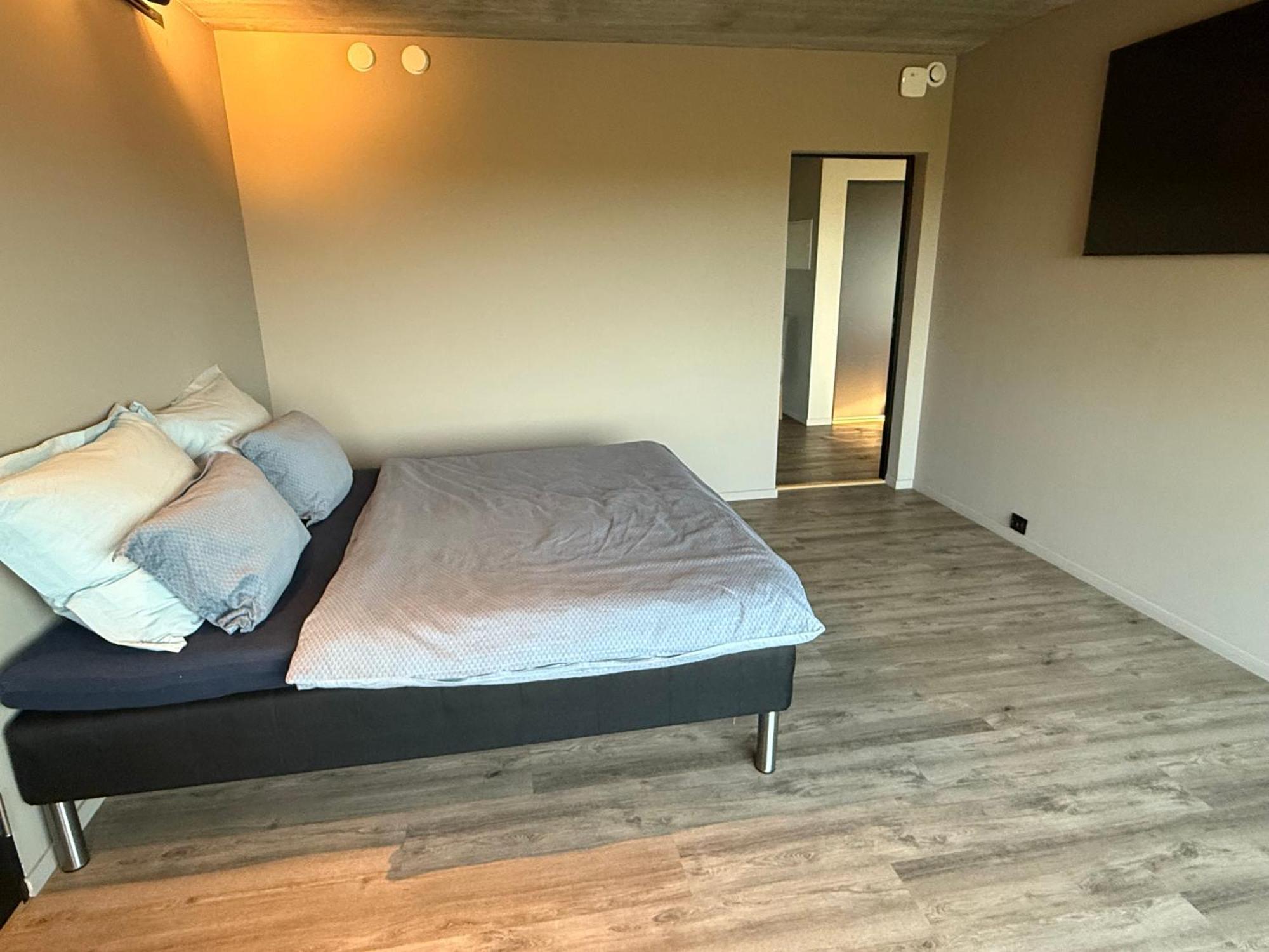 Apartment Idyllisk Sted Pa Toppen Av Alshus ,
