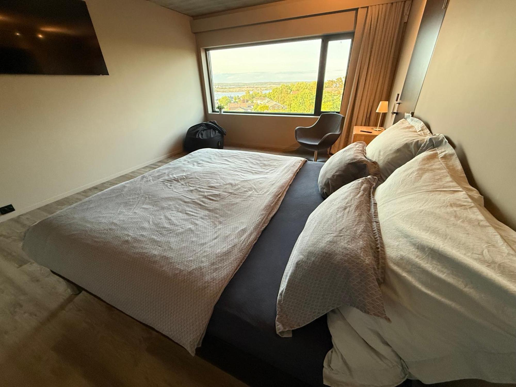 Apartment Idyllisk Sted Pa Toppen Av Alshus ,
